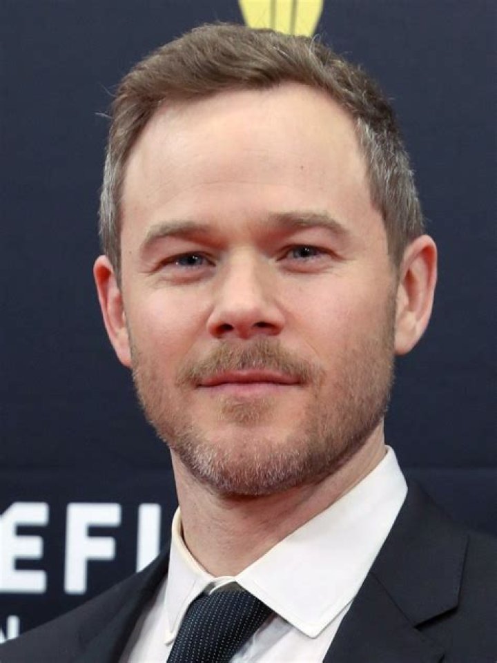 Aaron Ashmore Biography, Age, Height, Wife, Net Worth, Family
