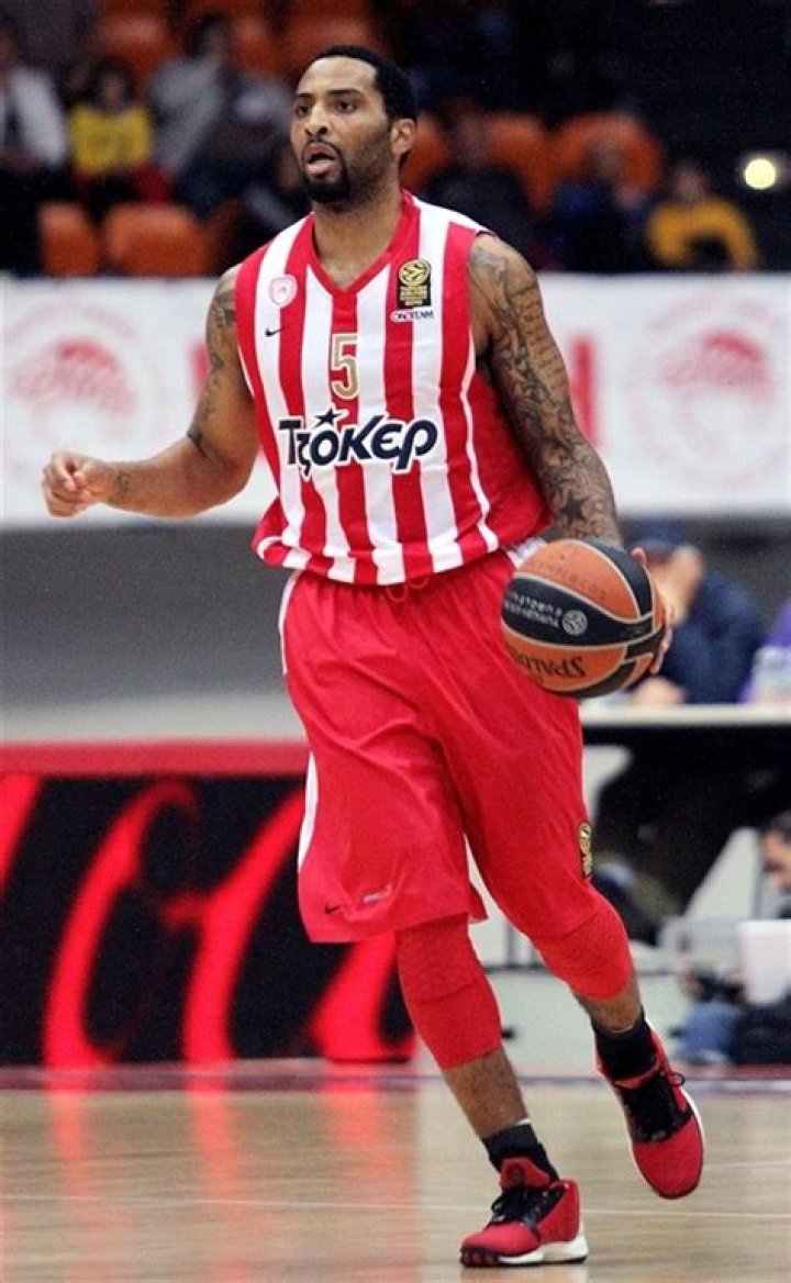 Acie Law Biography, Age, Height, Wife, Net Worth, Family