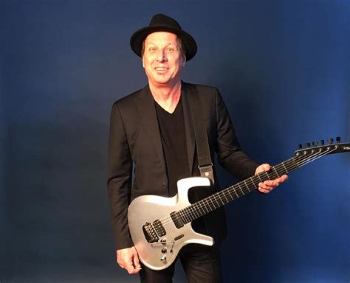 Adrian Belew Biography, Age, Height, Wife, Net Worth, Family