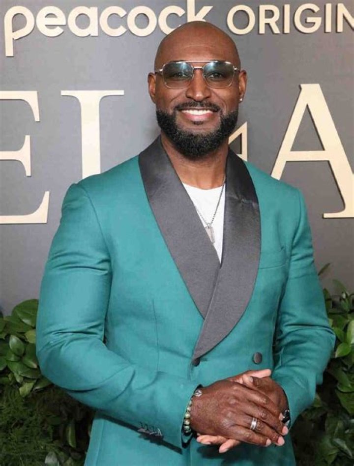 Adrian Holmes biografía, edad, altura, esposo, net worth, familia