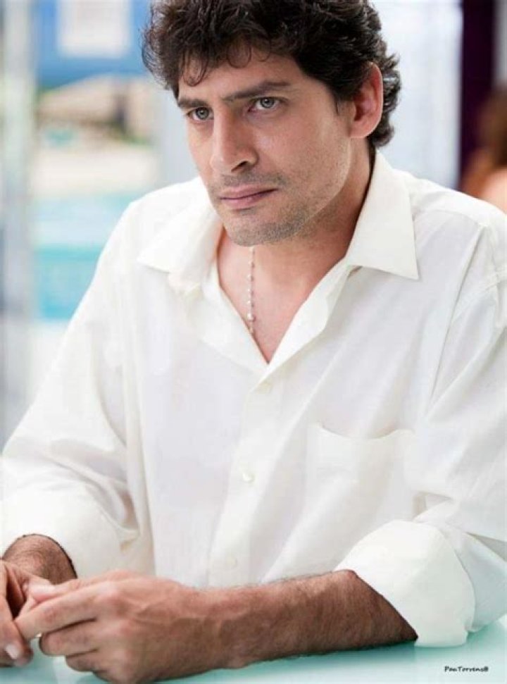 Adrián Mas biografía, edad, altura, esposo, net worth, familia