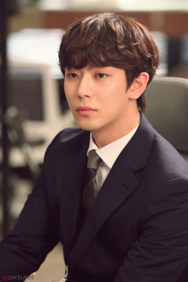 Ahn Woo-yeon Biography, Age, Height, Wife, Net Worth, Family