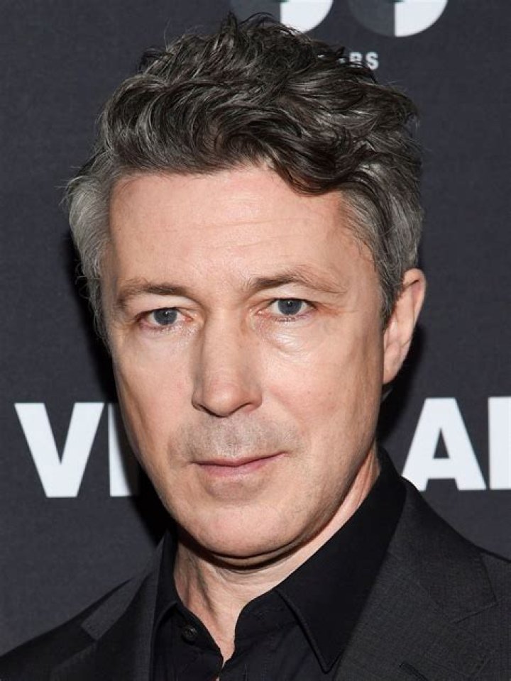 Aidan Gillen Biography, Age, Height, Wife, Net Worth, Family