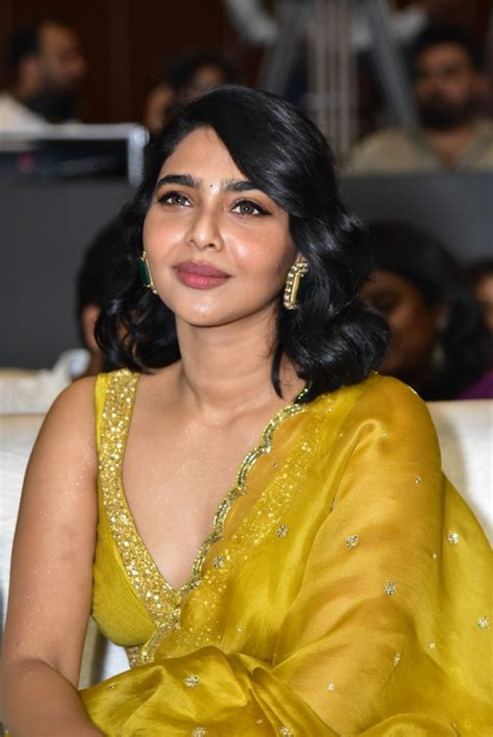Aishwarya Lekshmi Biography, Age, Height, Husband, Net Worth, Family