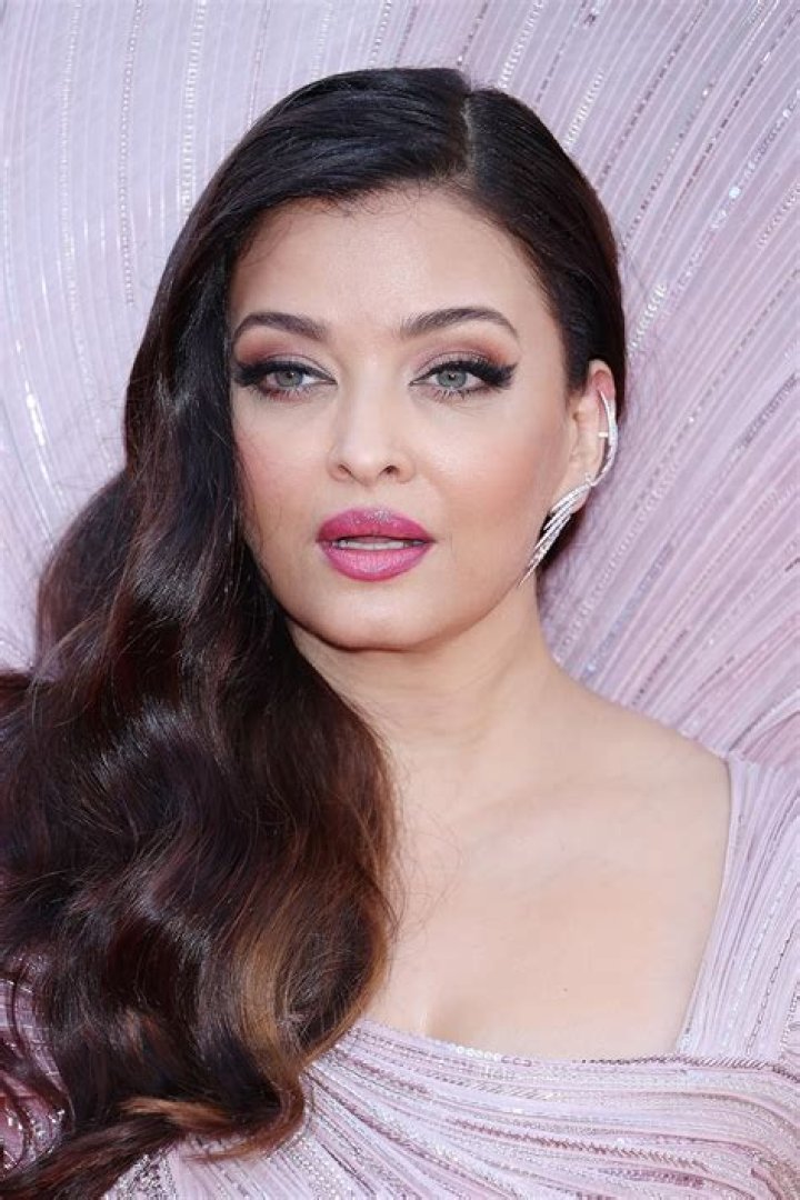 Aishwarya Rai Bachchan Biography, Age, Height, Husband, Net Worth, Family
