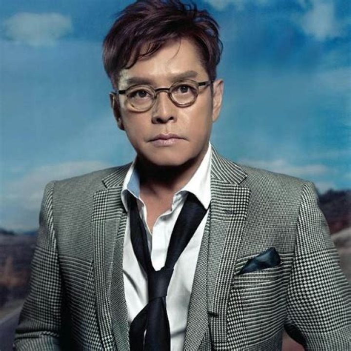 Alan Tam Biography, Age, Height, Wife, Net Worth, Family
