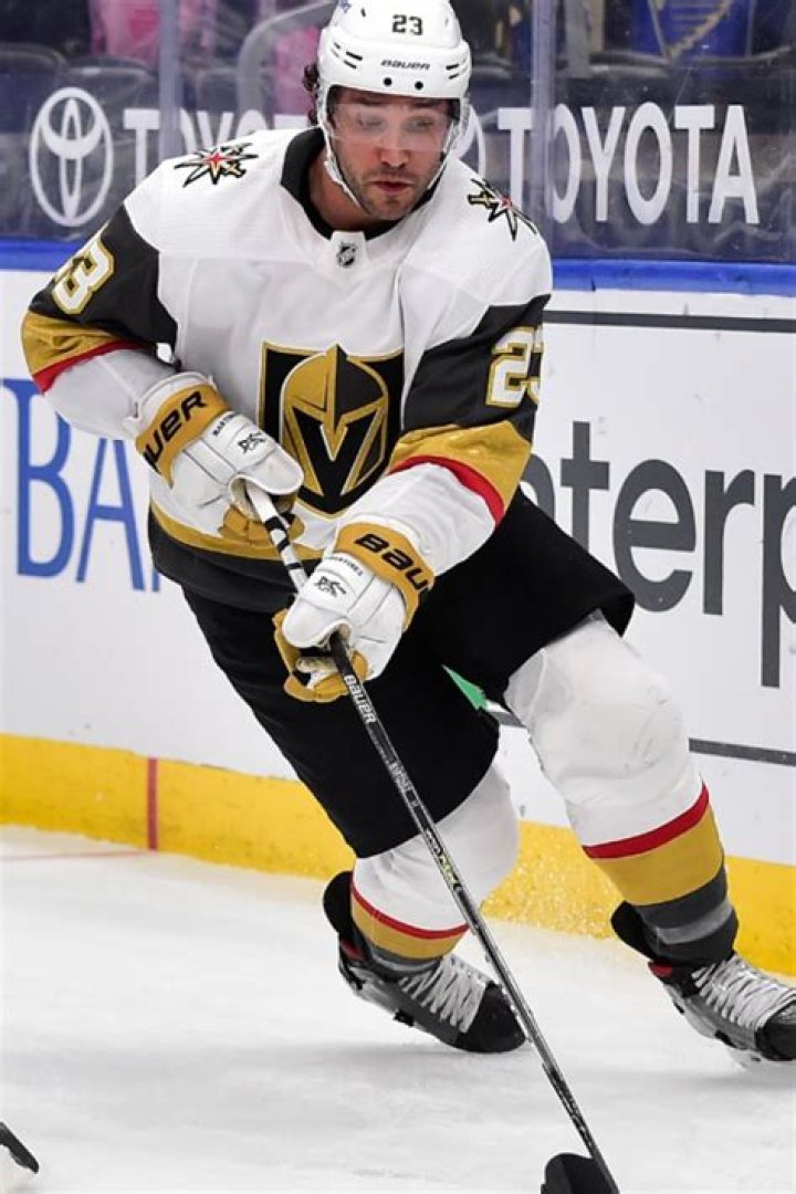 Alec Martinez Biography, Age, Height, Wife, Net Worth, Family