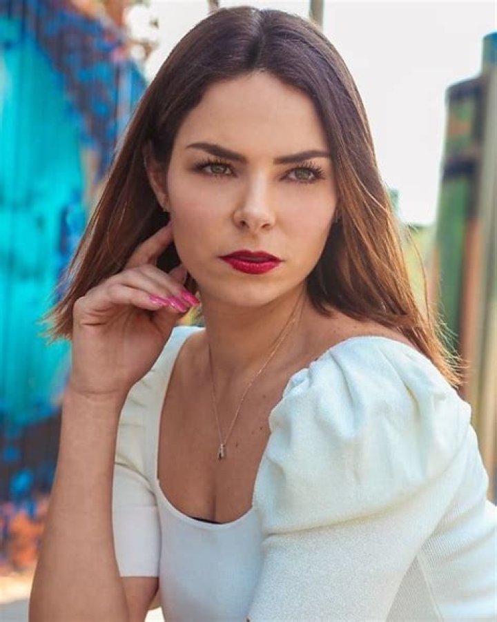 Alejandra Robles Gil biografía, edad, altura, esposa, net worth, familia