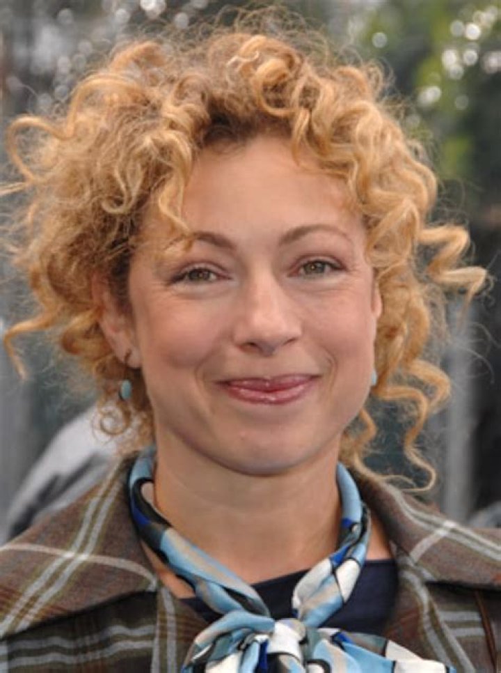 Alex Kingston Biography, Age, Height, Husband, Net Worth, Family