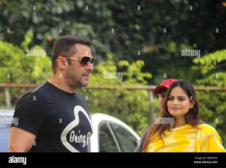 Alvira Khan Agnihotri Biography, Age, Height, Husband, Net Worth, Family