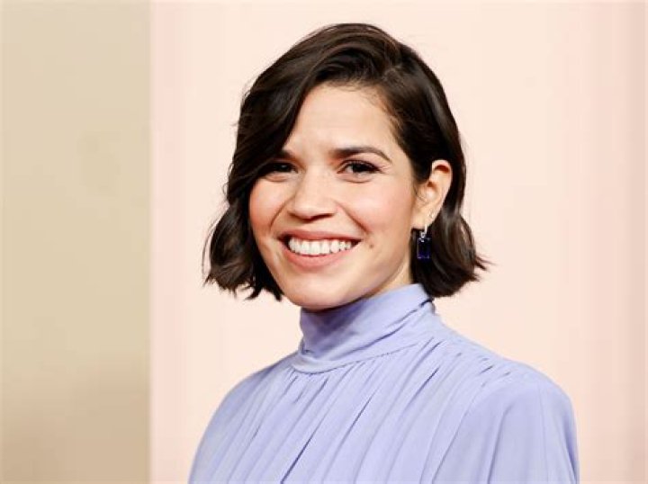 America Ferrera biografía, edad, altura, esposa, net worth, familia