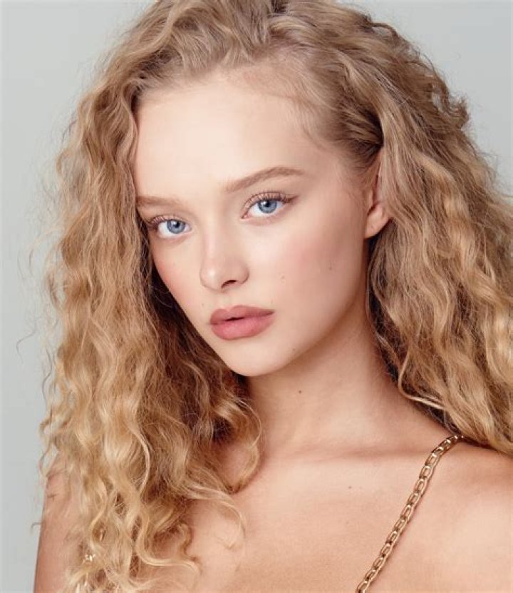 Amiah Miller Biography, Age, Height, Husband, Net Worth, Family