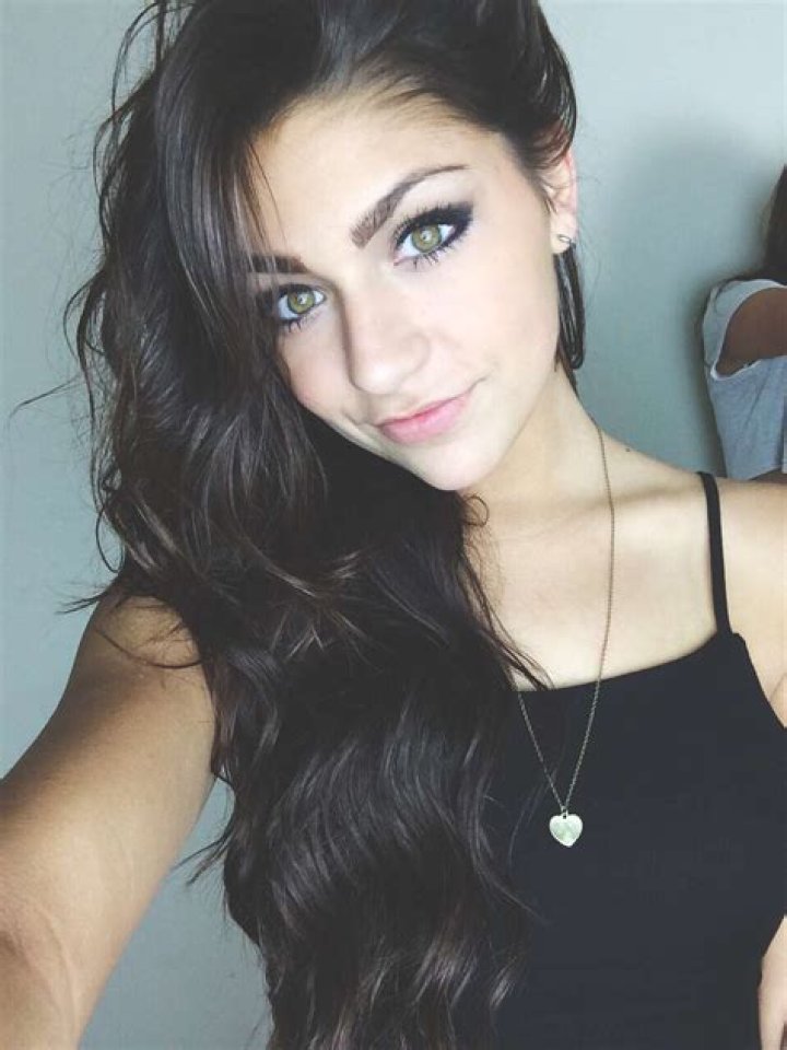 Andrea Russett biografía, edad, altura, esposa, net worth, familia