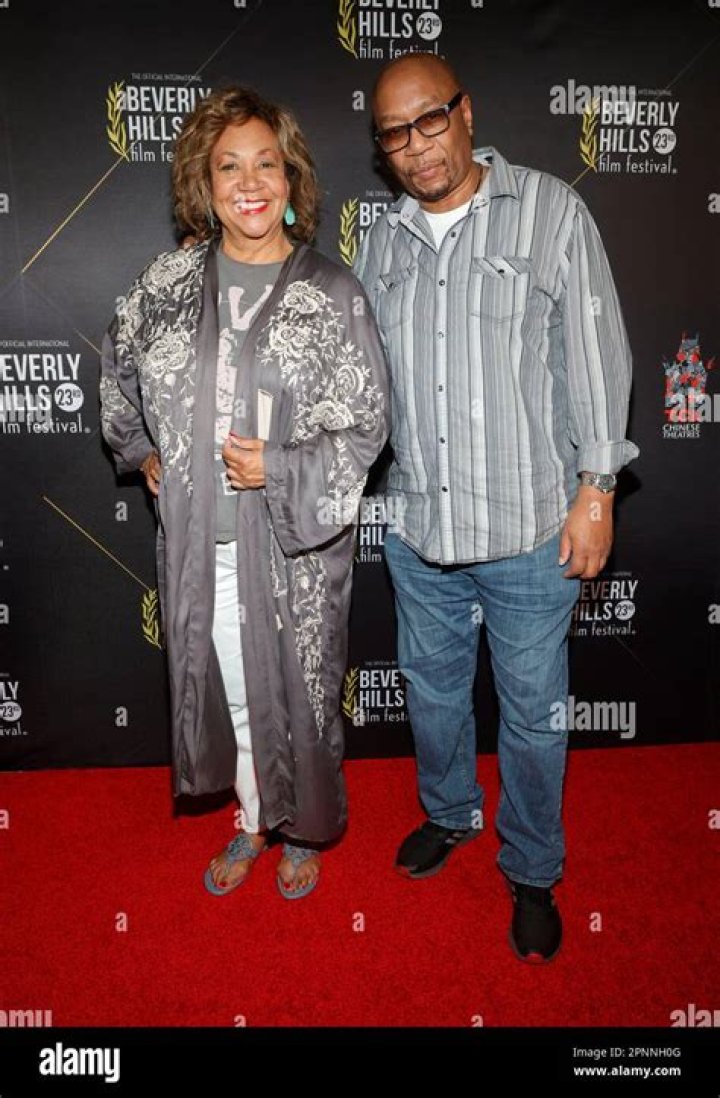 Angela Robinson Witherspoon Biography, Age, Height, Husband, Net Worth, Family