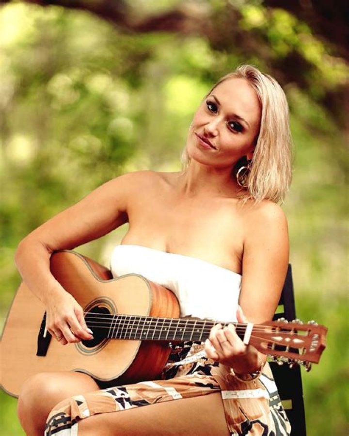 Anuhea Jenkins Biography, Age, Height, Husband, Net Worth, Family