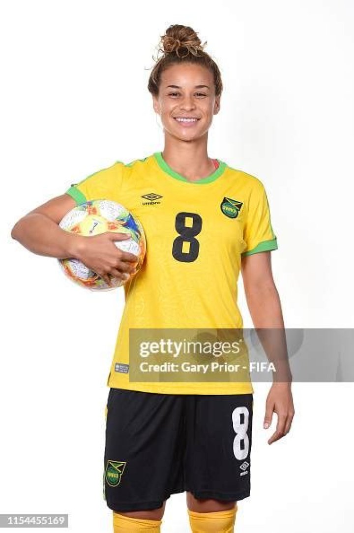 Ashleigh Shim Biography, Age, Height, Husband, Net Worth, Family