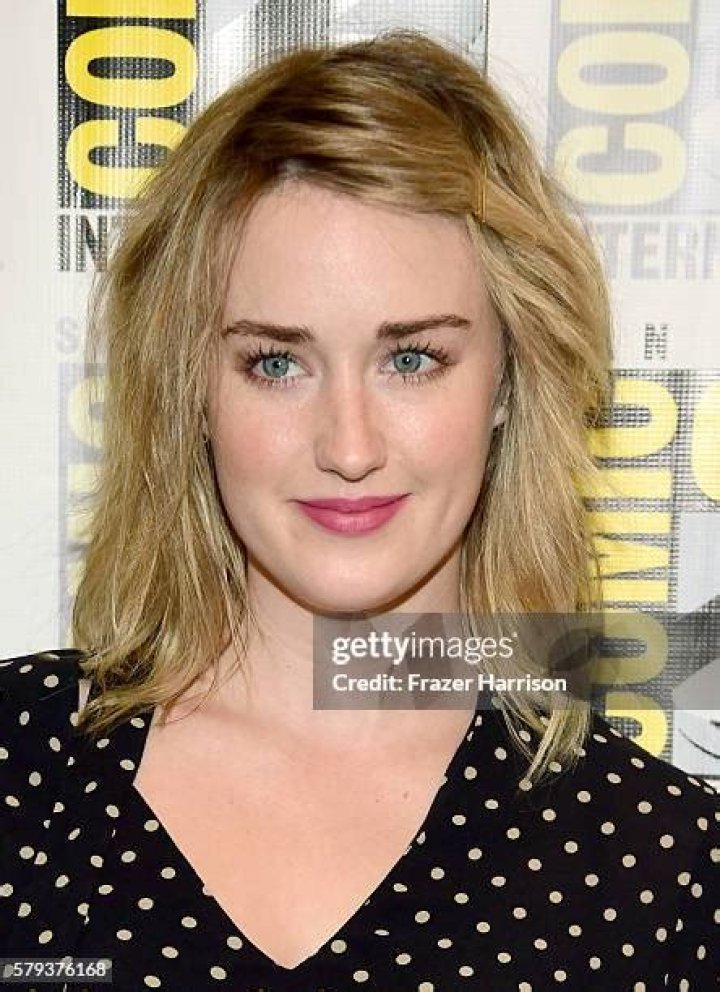 Ashley Johnson Biography, Age, Height, Husband, Net Worth, Family