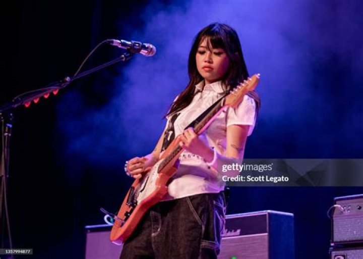 Beabadoobee Biography, Age, Height, Husband, Net Worth, Family