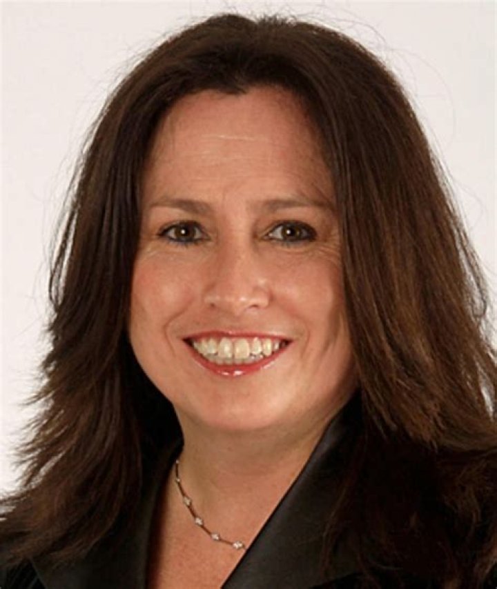 Beth McCarthy-Miller Biography, Age, Height, Husband, Net Worth, Family