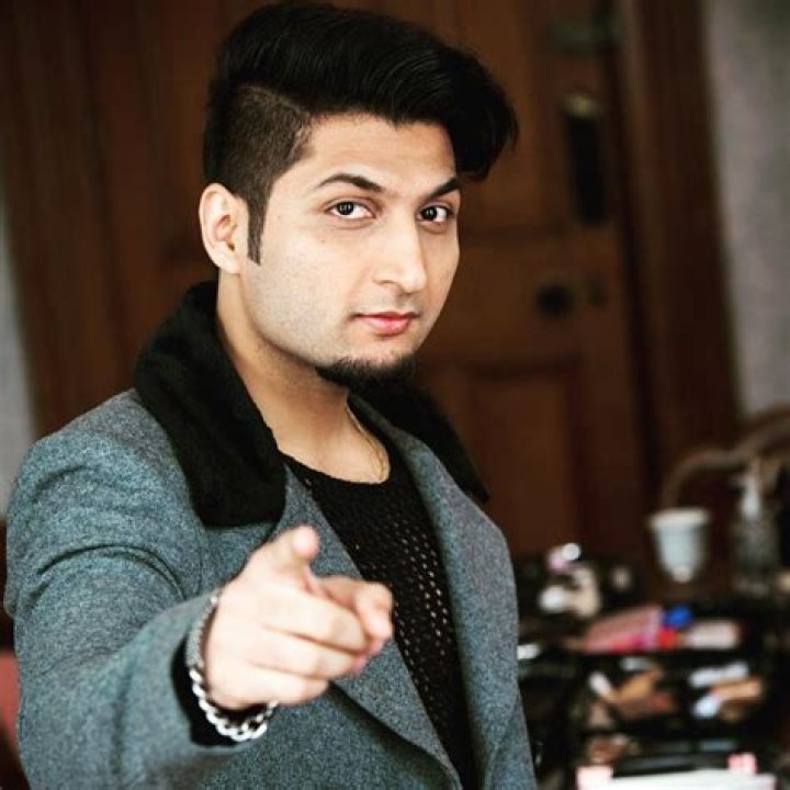 Bilal Saeed Biography, Age, Height, Wife, Net Worth, Family