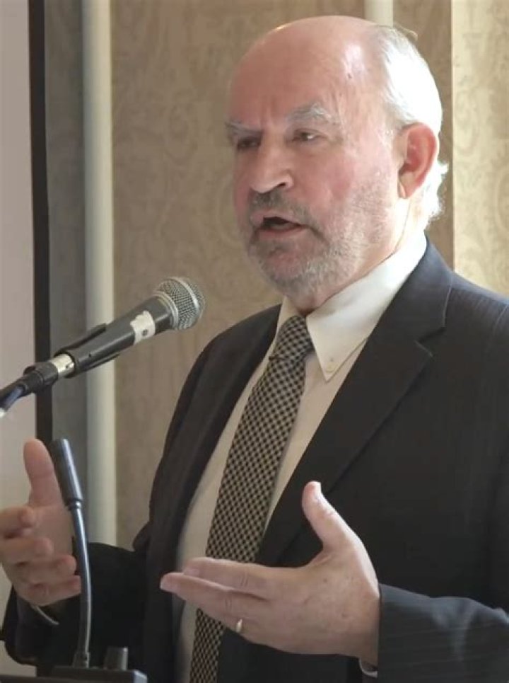 Bill Bennett Biography, Age, Height, Wife, Net Worth, Family