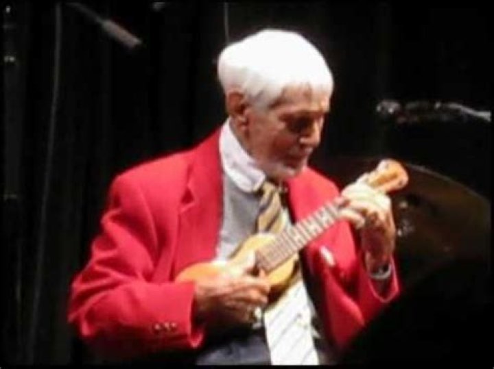 Bill Tapia Biography, Age, Height, Wife, Net Worth, Family