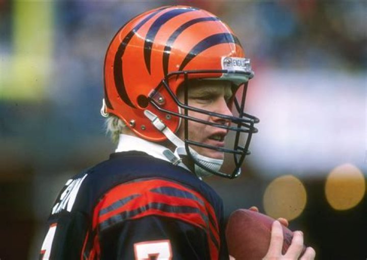 Boomer Esiason Biography, Age, Height, Wife, Net Worth, Family