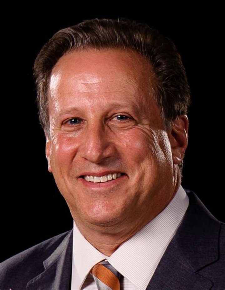 Bruce Beck biografía, edad, altura, esposo, net worth, familia