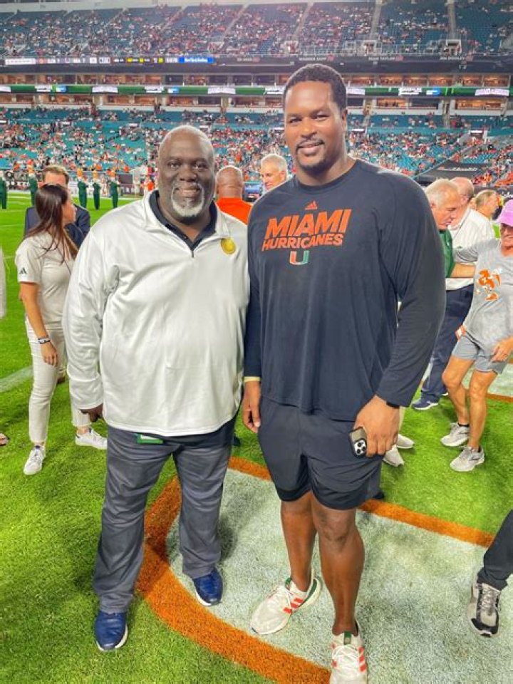 Bryant McKinnie Biography, Age, Height, Wife, Net Worth, Family