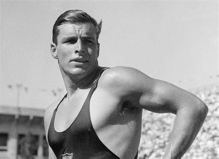 Buster Crabbe Biography, Age, Height, Wife, Net Worth, Family