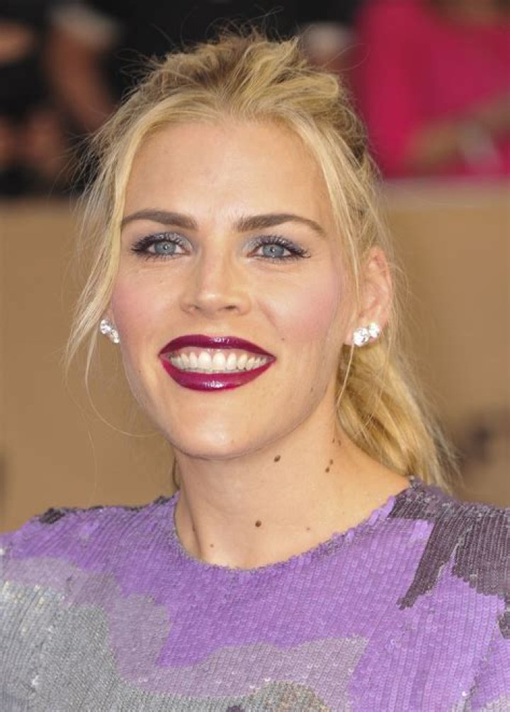 Busy Philipps Biography, Age, Height, Husband, Net Worth, Family