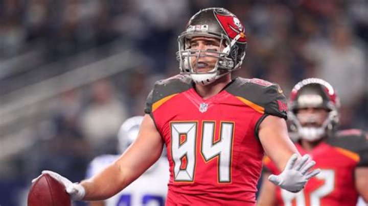 Cameron Brate biografía, edad, altura, esposo, net worth, familia