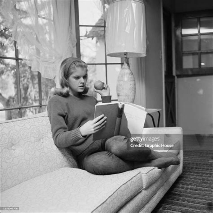 Candy Moore Biography, Age, Height, Husband, Net Worth, Family