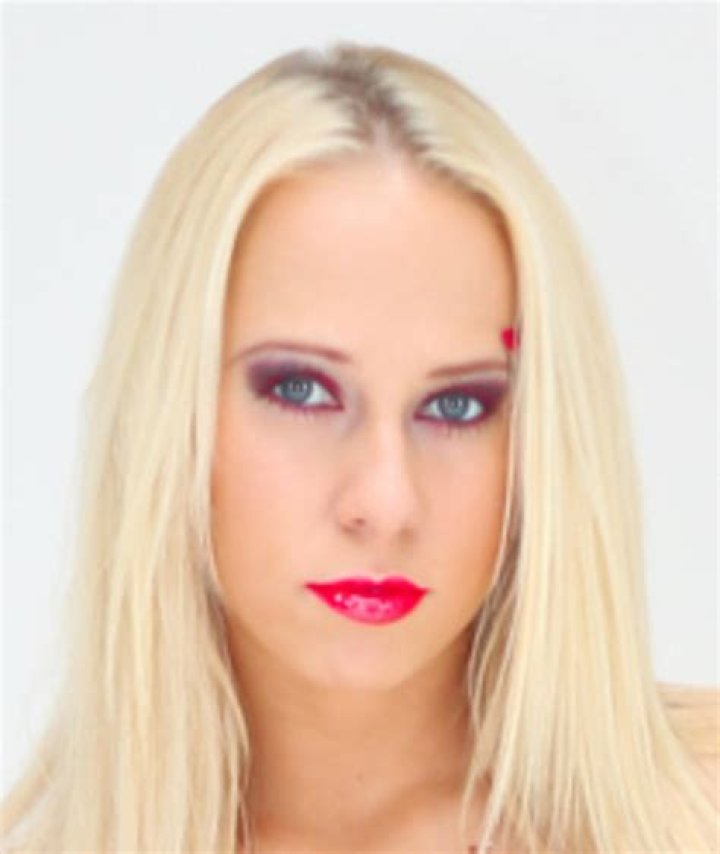 Carla Cox Biography, Age, Height, Husband, Net Worth, Family