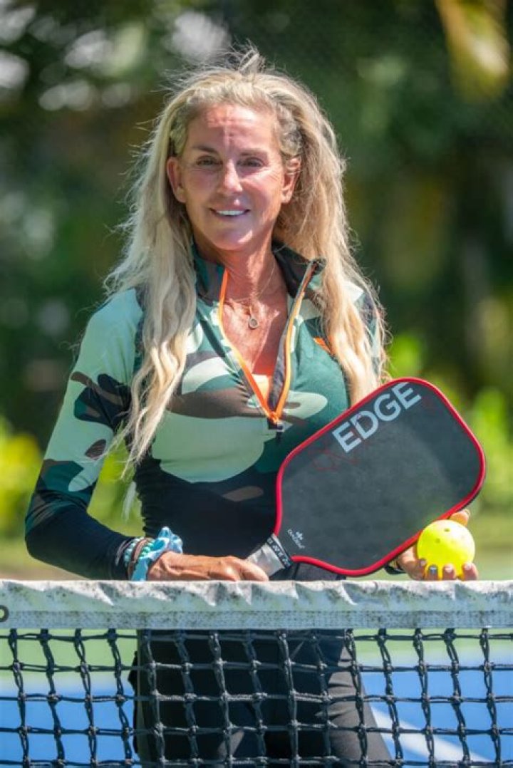 Carling Bassett Biography, Age, Height, Husband, Net Worth, Family