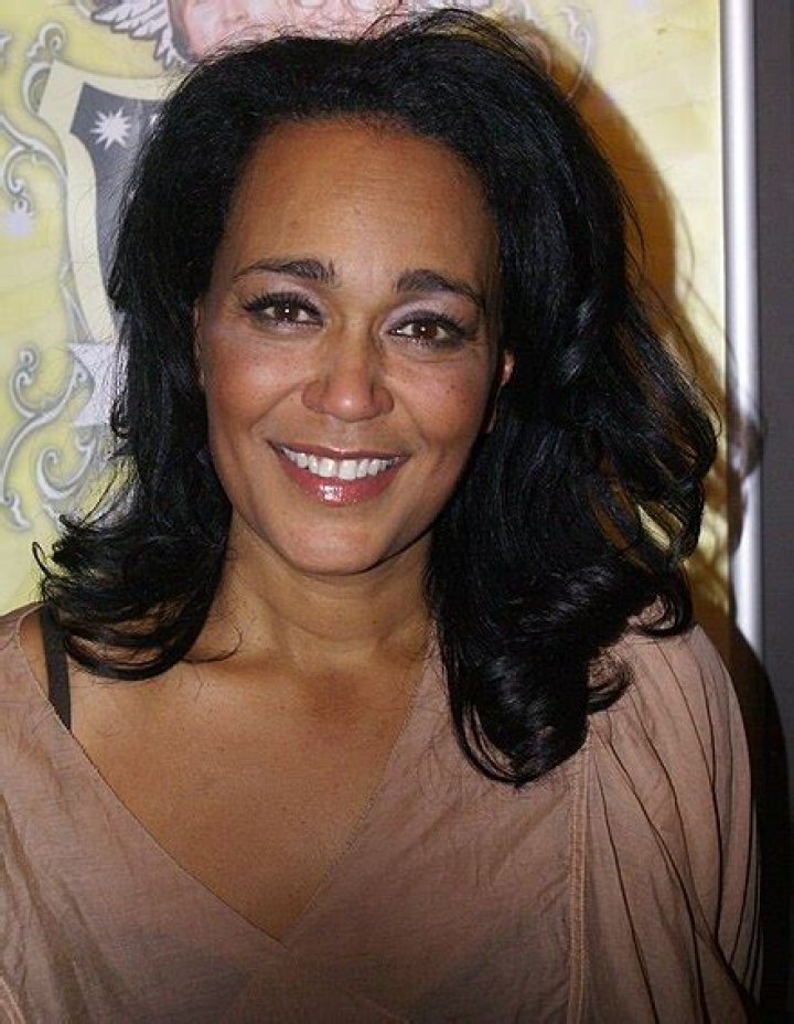 Caroline Henderson Biography, Age, Height, Husband, Net Worth, Family