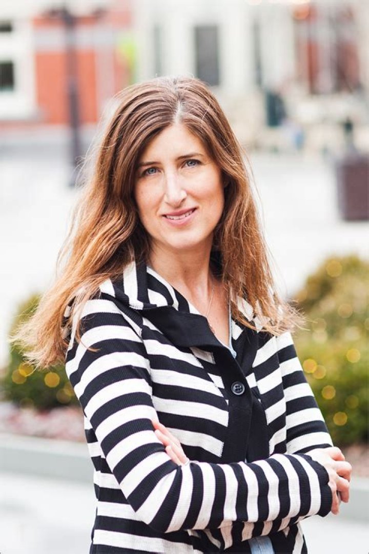 Carolyn Mackler Biography, Age, Height, Husband, Net Worth, Family