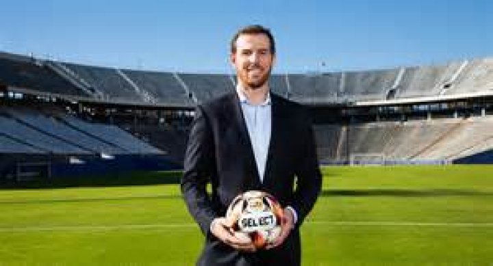 Charlie Neil Biography, Age, Height, Husband, Net Worth, Family