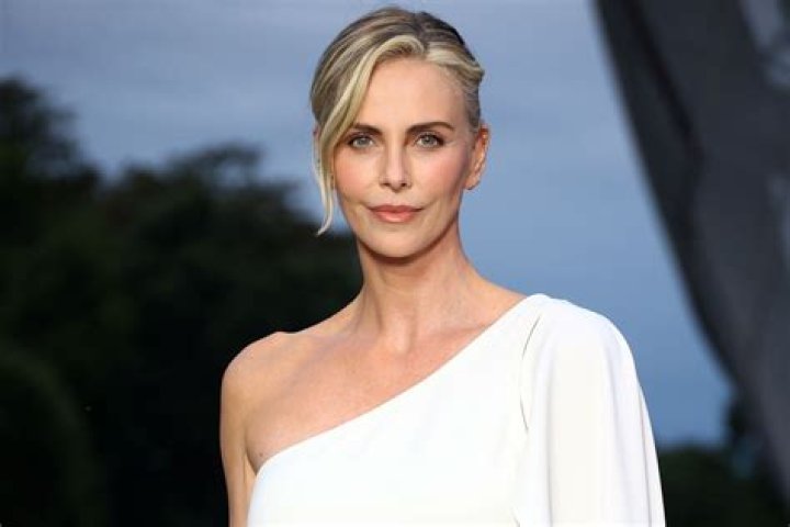 Charlize Theron Biography, Age, Height, Husband, Net Worth, Family