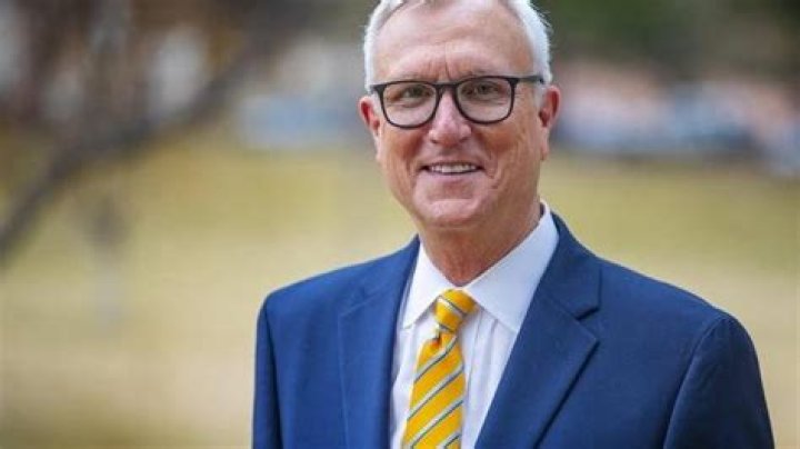 Chris Bell Biography, Age, Height, Wife, Net Worth, Family