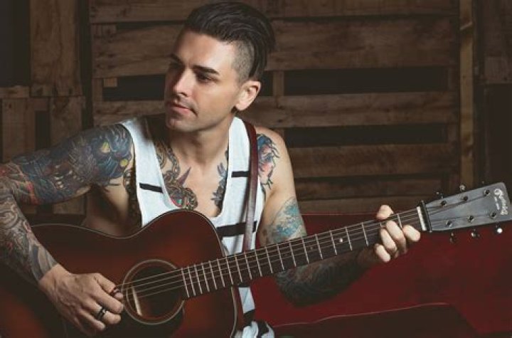 Chris Carrabba Biography, Age, Height, Wife, Net Worth, Family