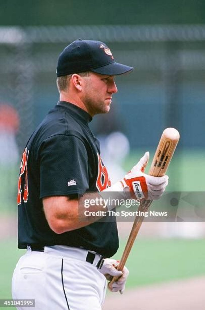 Chris Hoiles Biography, Age, Height, Wife, Net Worth, Family