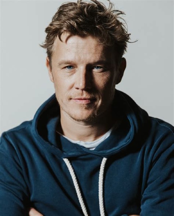 Christopher Egan Biography, Age, Height, Wife, Net Worth, Family