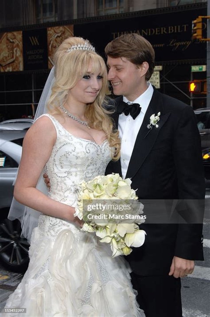 Christopher Nixon Cox Biography, Age, Height, Wife, Net Worth, Family