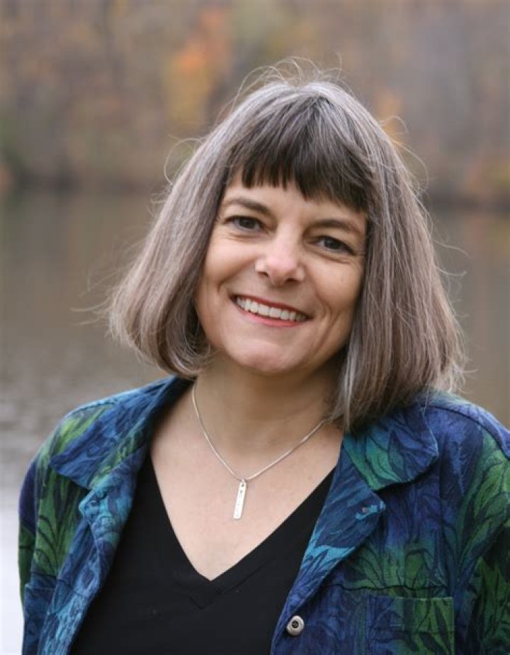 Cinda Williams Chima Biography, Age, Height, Husband, Net Worth, Family