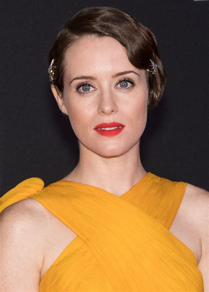 Claire Foy Biography, Age, Height, Husband, Net Worth, Family