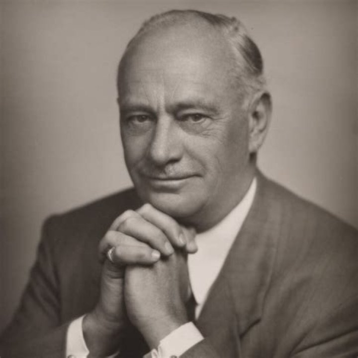 Conrad Hilton Biography, Age, Height, Wife, Net Worth, Family