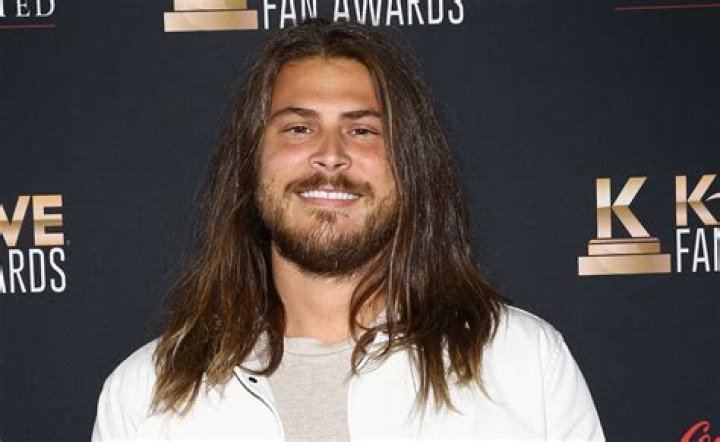 Cory Asbury biografía, edad, altura, esposo, net worth, familia