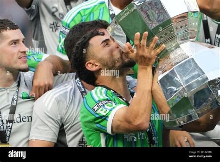 Cristian Roldan biografía, edad, altura, esposo, net worth, familia