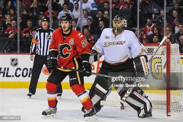 Curtis Glencross Biography, Age, Height, Wife, Net Worth, Family